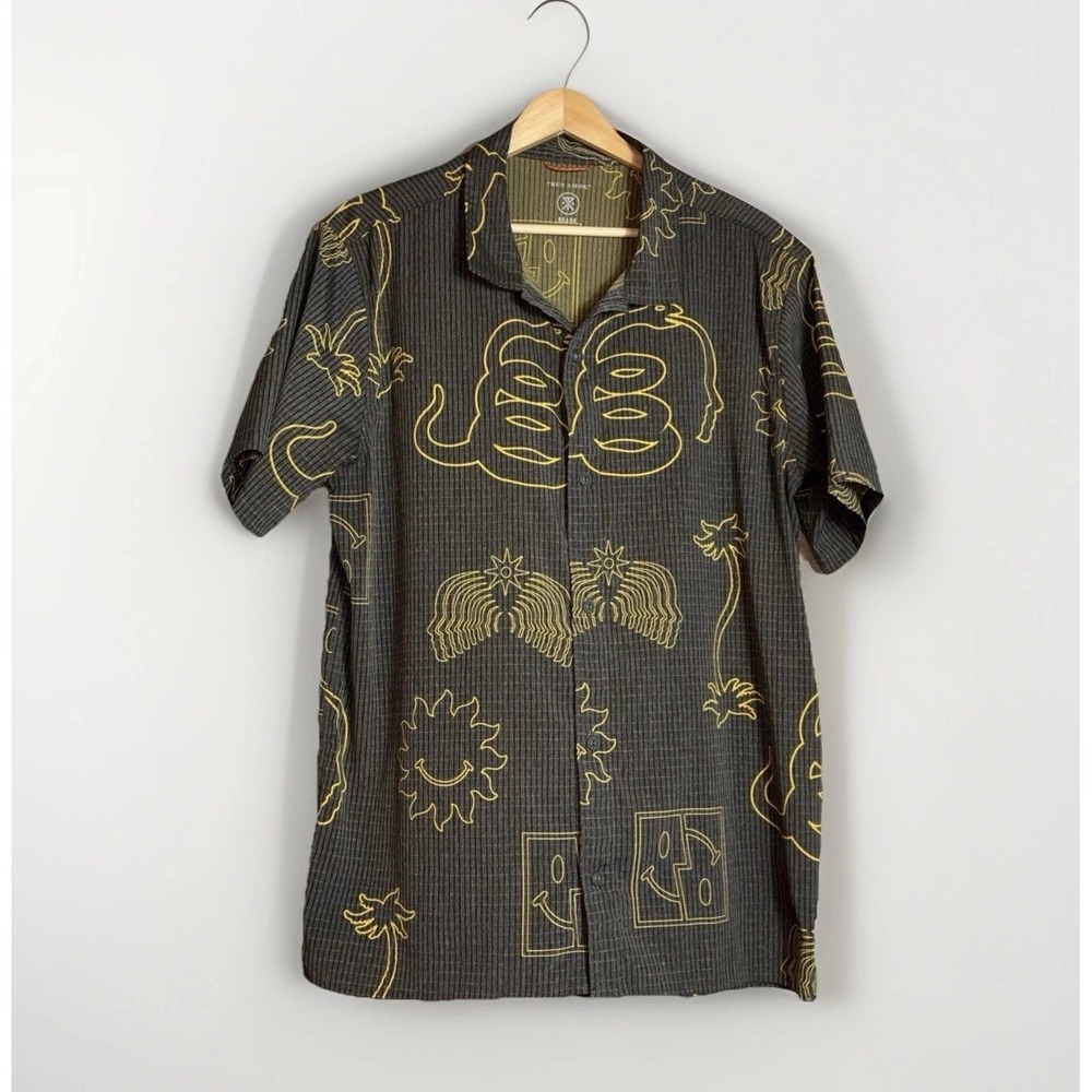 Roark "Run Amok" Bless Up Trail Shirt Men's Size XL  Short Sleeve Button Up Top